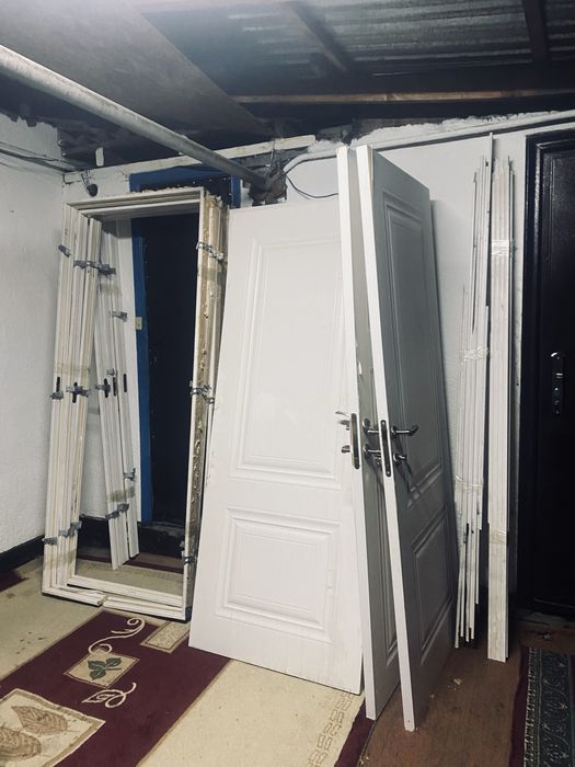 межкомнатные двери белый цвет бушный