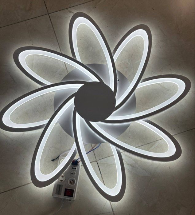 Люстра потолочная c пультом