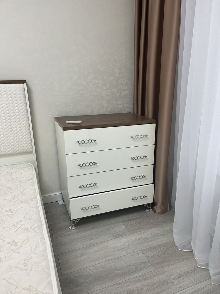 Продается спальный гарнитур