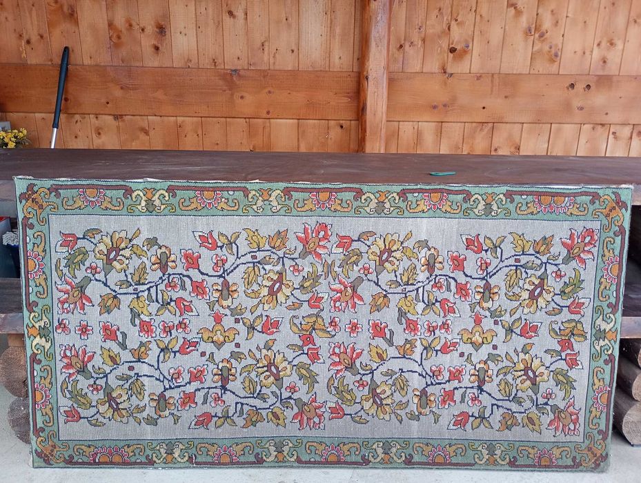 Vând păretar  manual cusut în chelin