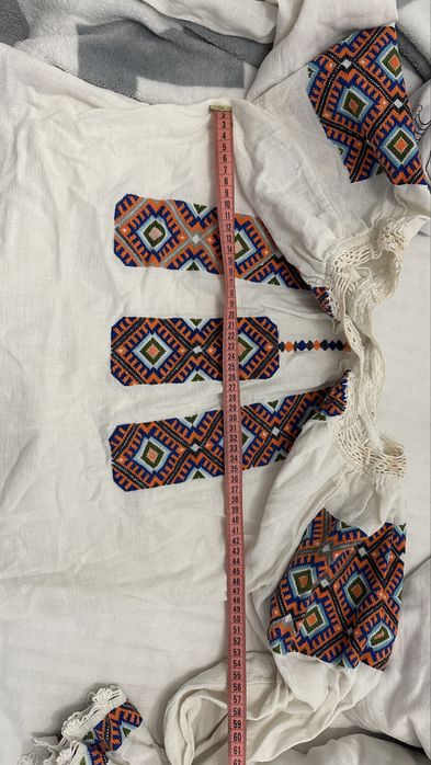 Ie pe panza de casa traditionala populara