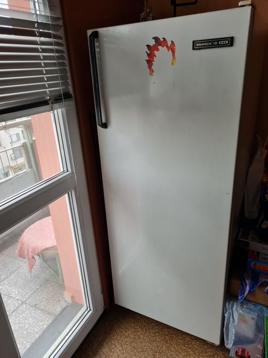 Хладилник с горен фризер