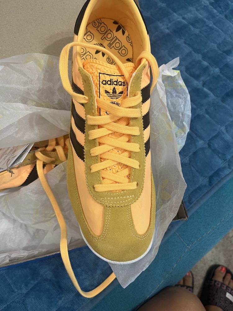 Маратоки Adidas  чисто нови