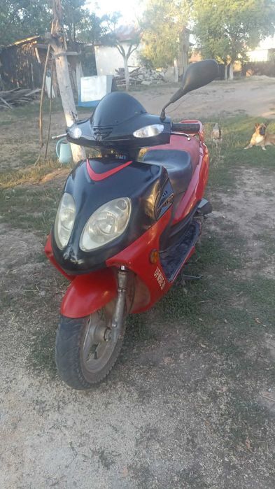 Vând scuter. Motor în 4 timpi