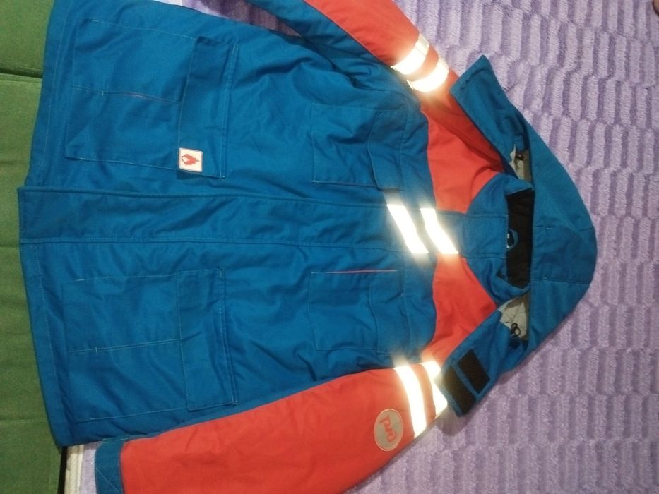 Продам мужскую зимнюю рабочую куртку ОЧЕНЬ ТЕПЛУЮ