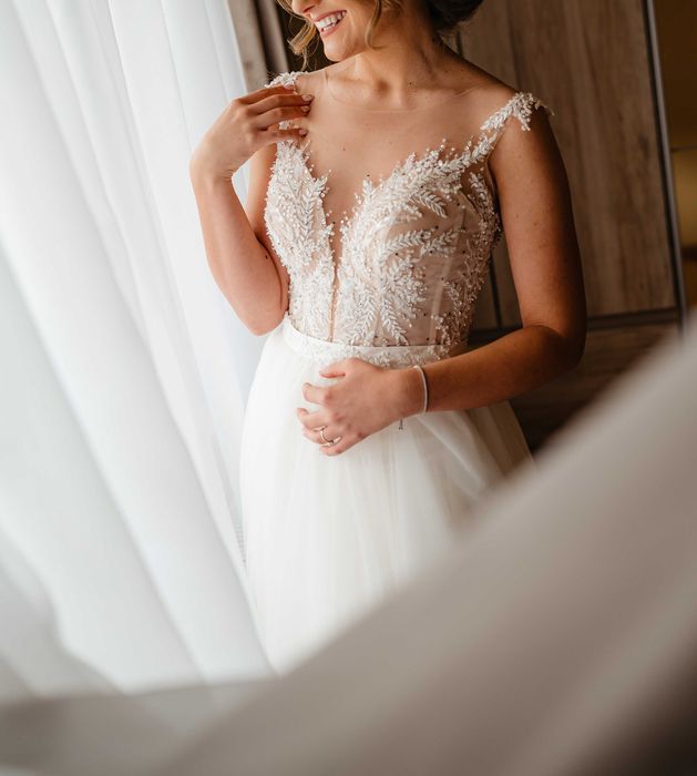 Vând sau închiriez rochie de mireasă cu trenă detașabilă