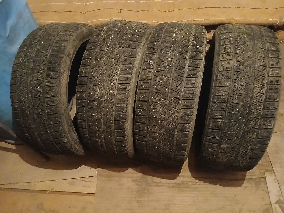 Продам шины лепучка