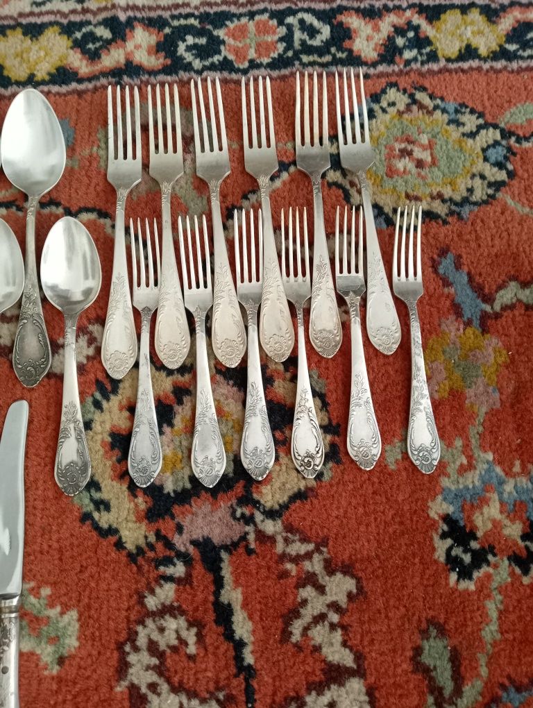 Посуда. Наборы мельхиора, ложки, вилки, ножи.