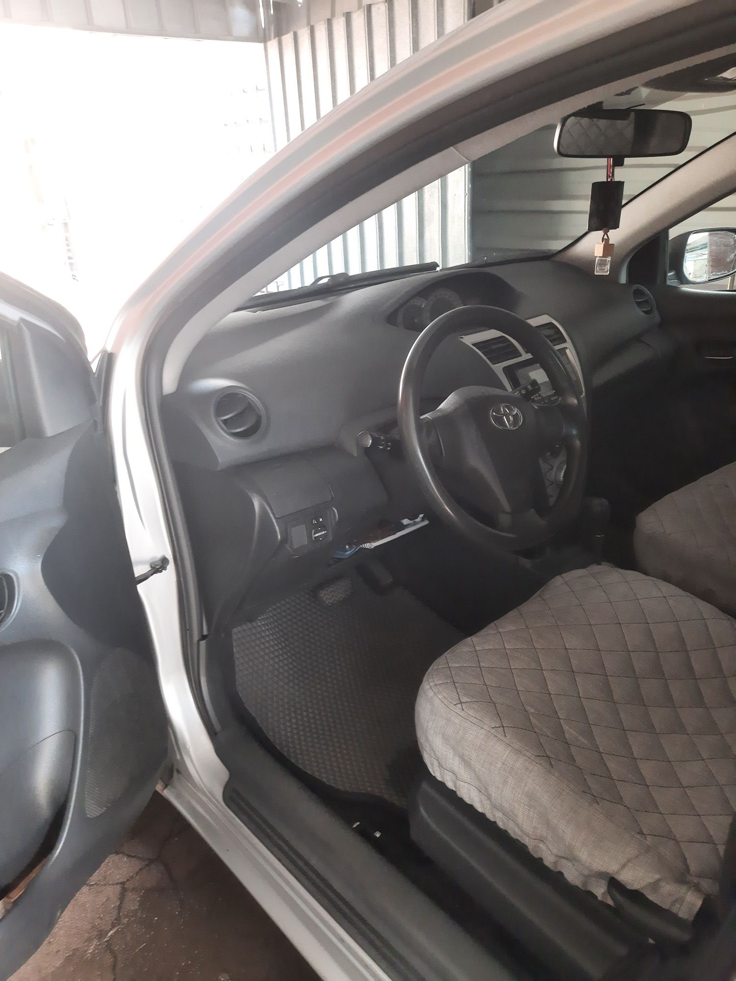 Продам  Toyota  Yaris  2008 г