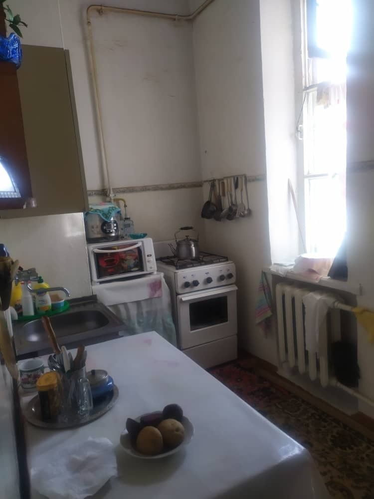 Продам квартиру на первом этаже кирпичного дома