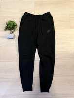Pantaloni nike tech