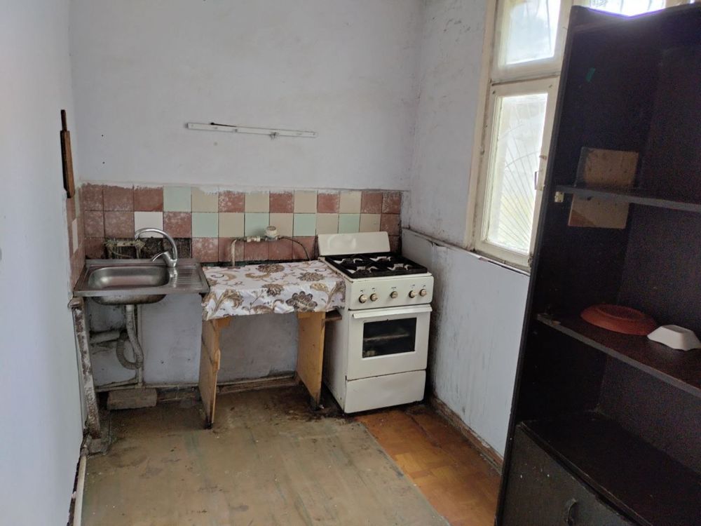 Продаю квартиру Бектемирский район Водник 1ком переделано в 2х Uy soti