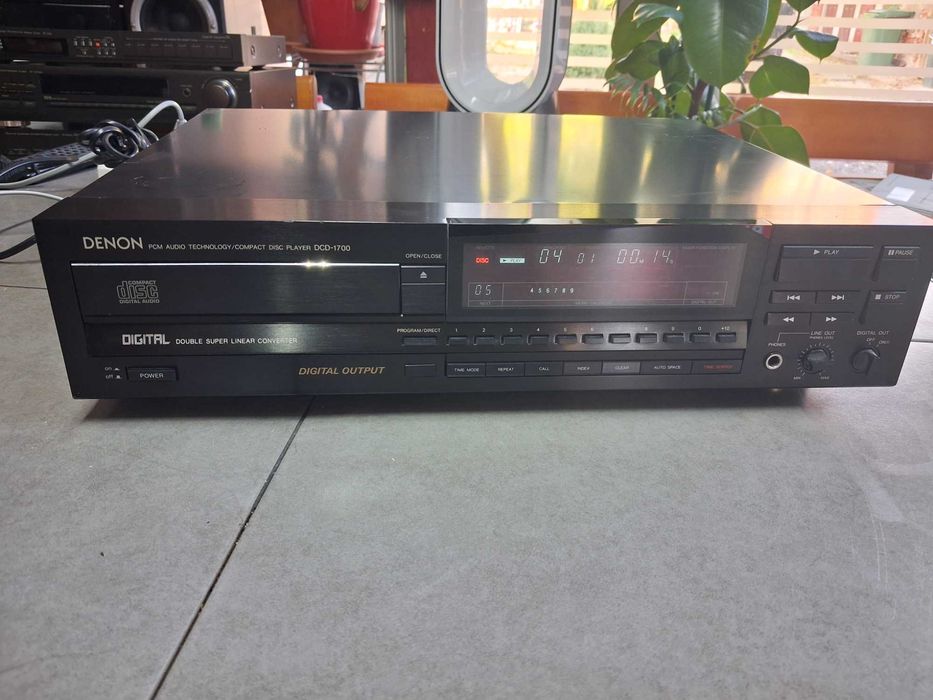 Denon DCD 1700 cd player