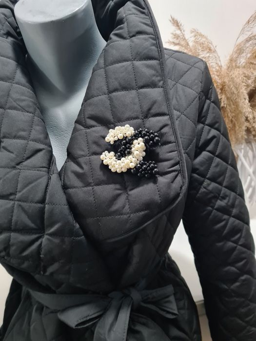 Brosa handmade alb negru