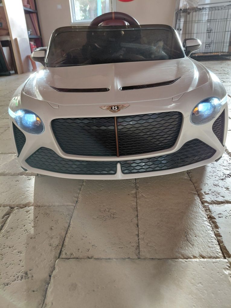 Mașinuța electrică pentru copii