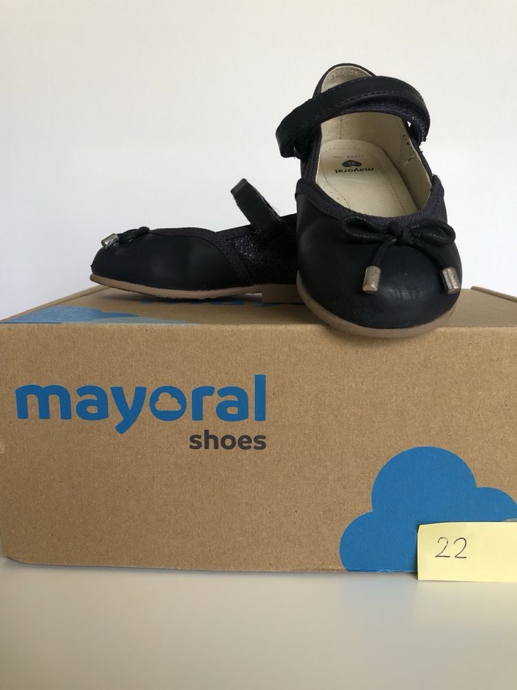 Обувки Adidas, Mayoral
