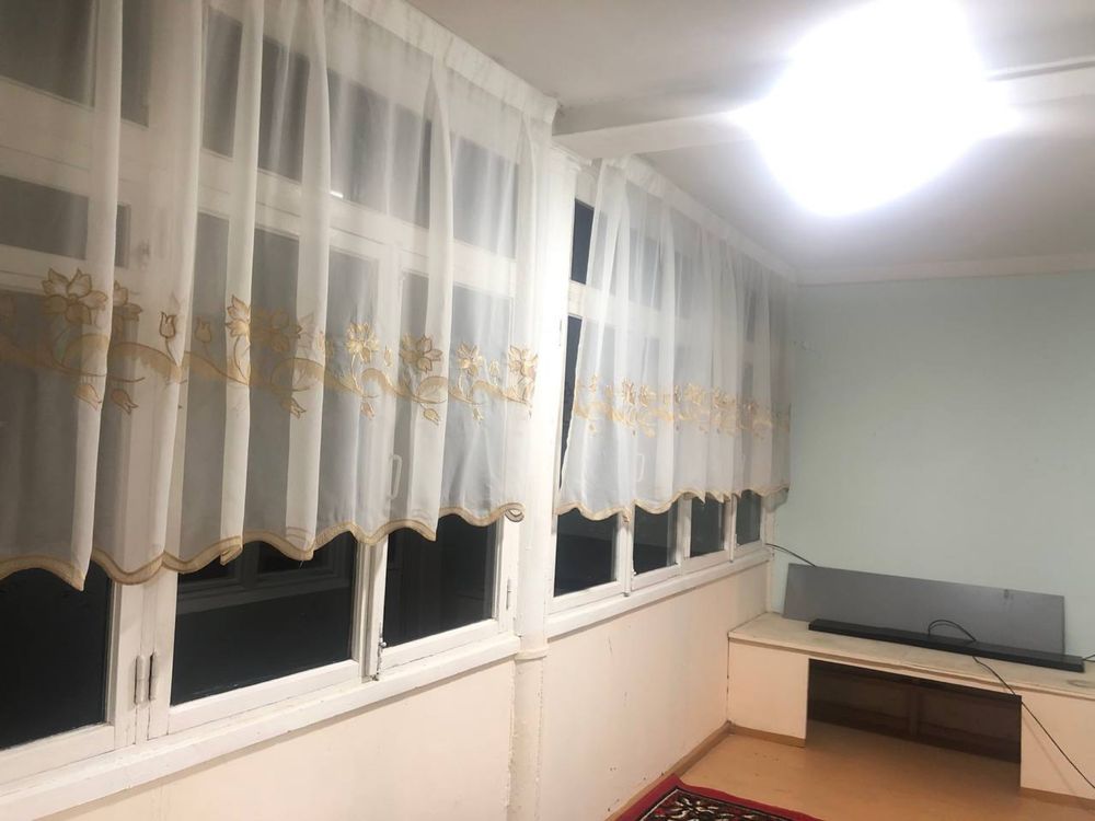 Срочно Продаю.  Чиланзар 9.  3 х комнатная Кирпич 2 х 6