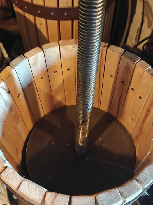 Vand teascuri productie vin