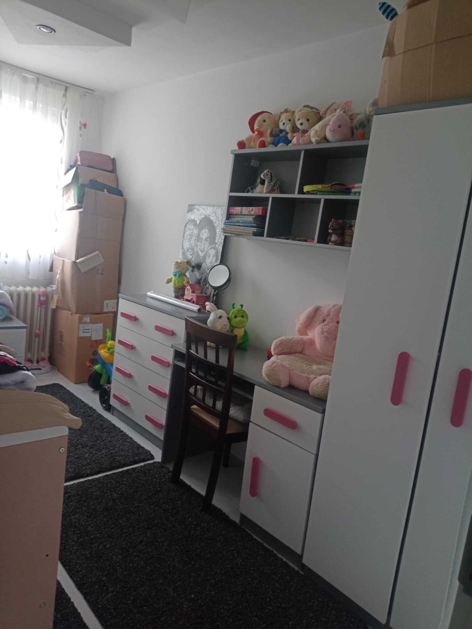 Apartament 3 camere, decomandat, micro 3, parter 77 mp