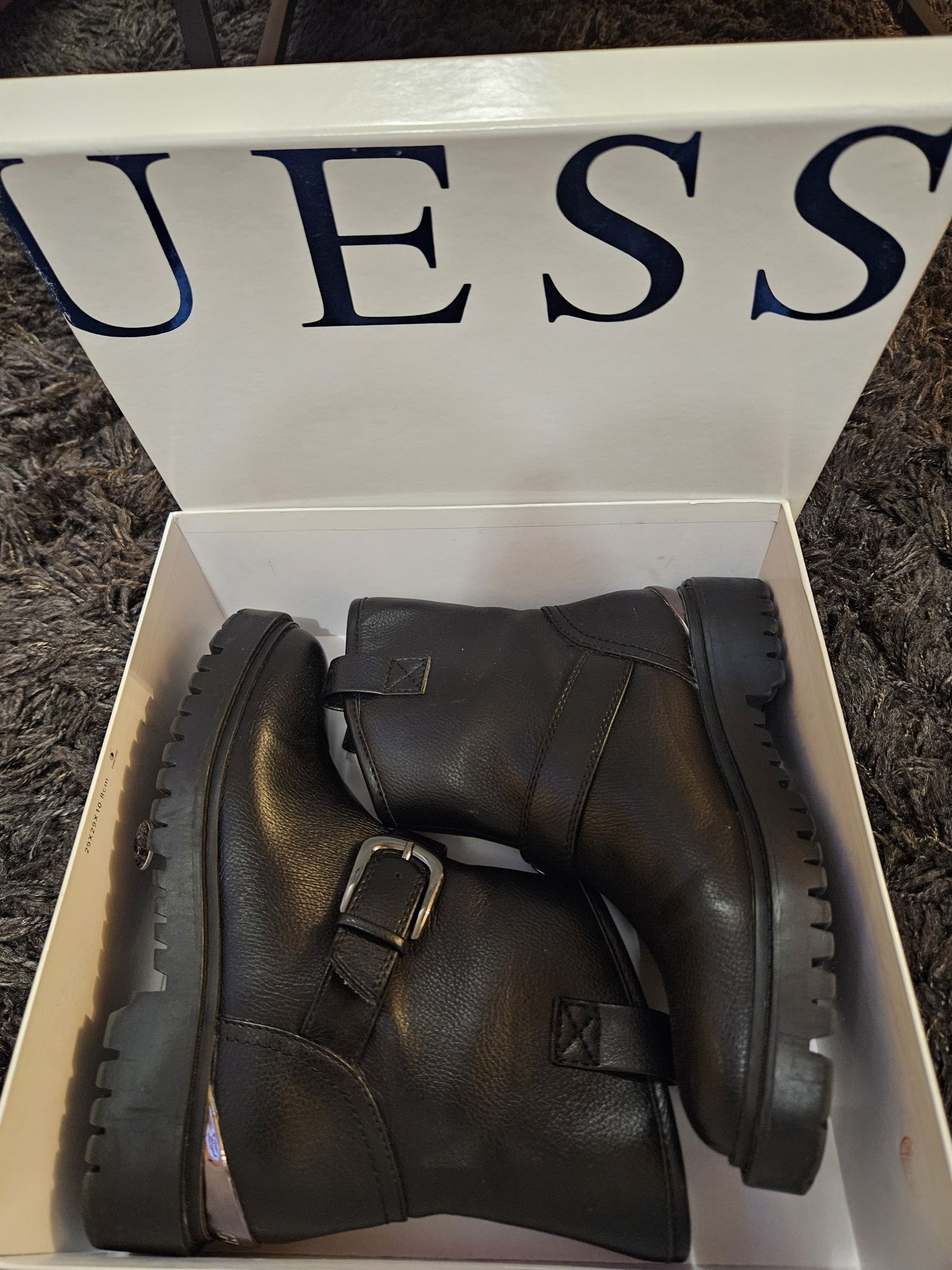 Женски ботуши Guess