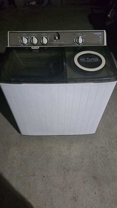 Vând mașină de spălat 10,5kg semi automata