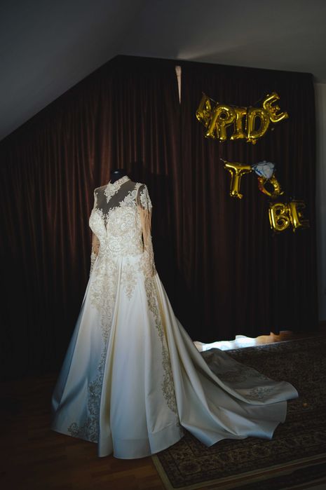 Mireasa rochie din Colectia Andre Nicolas model 2023 material tafta