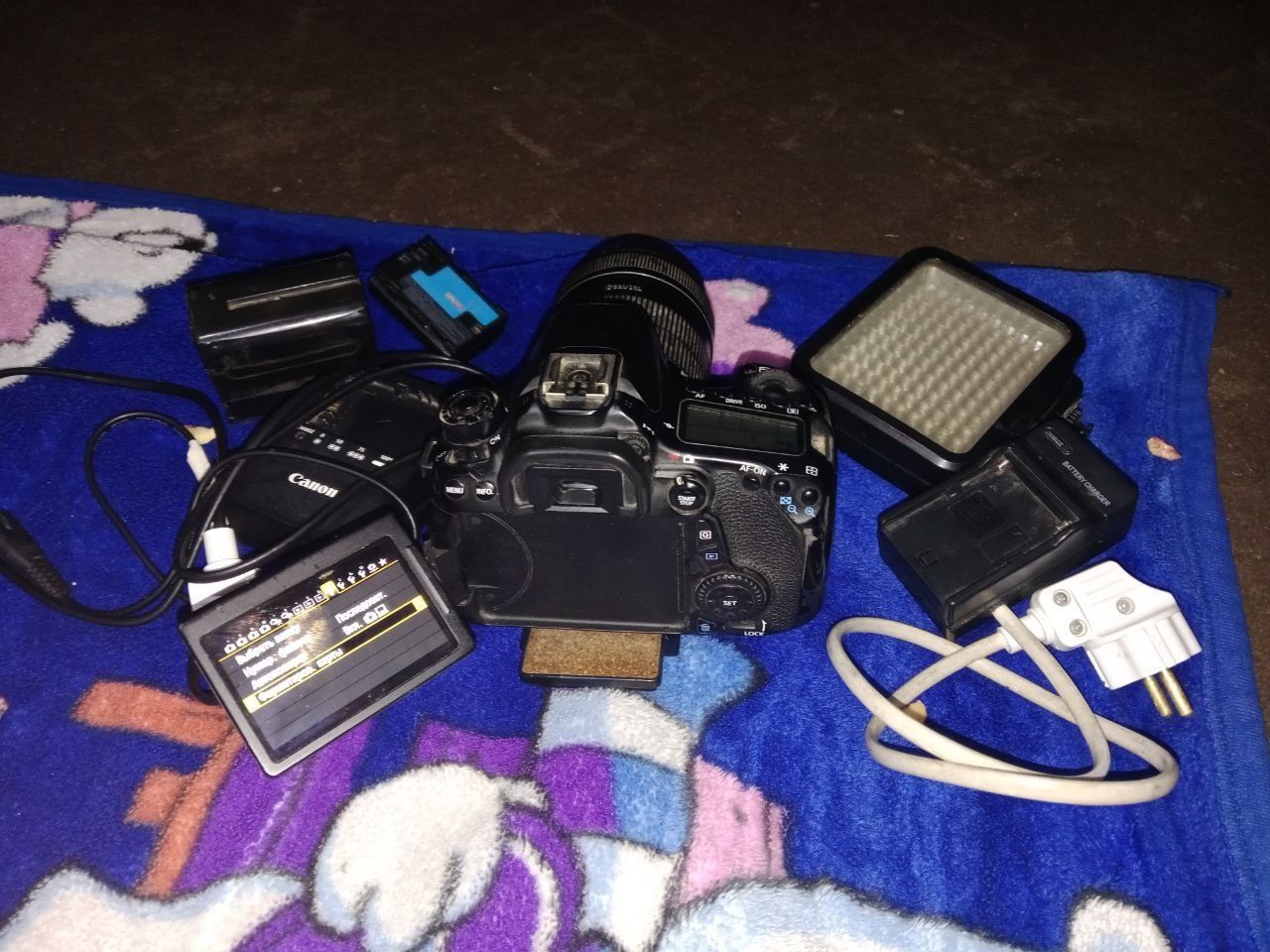 70d Canon  sotiladi pul zarur uchun sotilyapti tuygan tayyor kamera.
