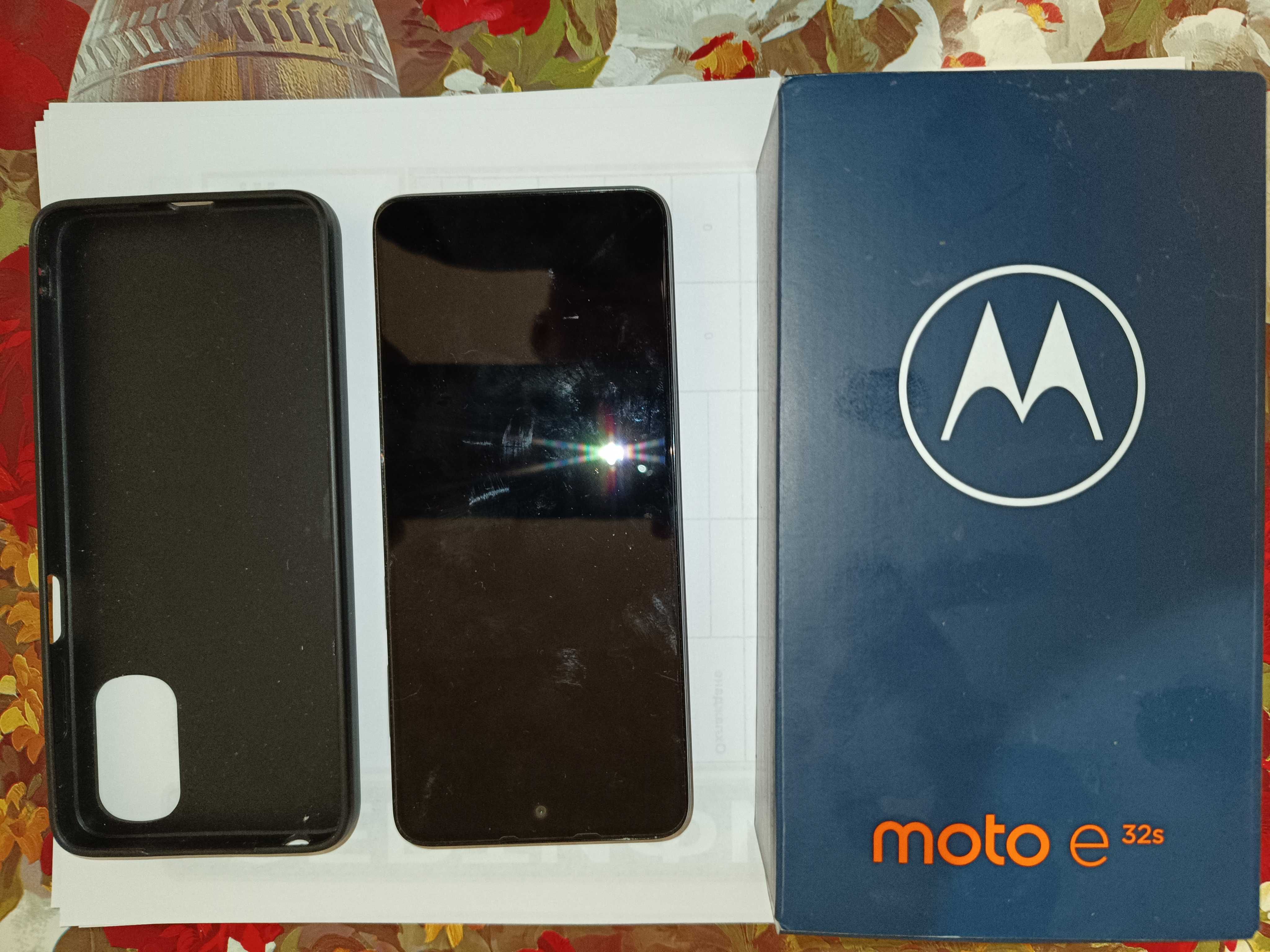 Смартфон Motorola moto e32s, в гаранция