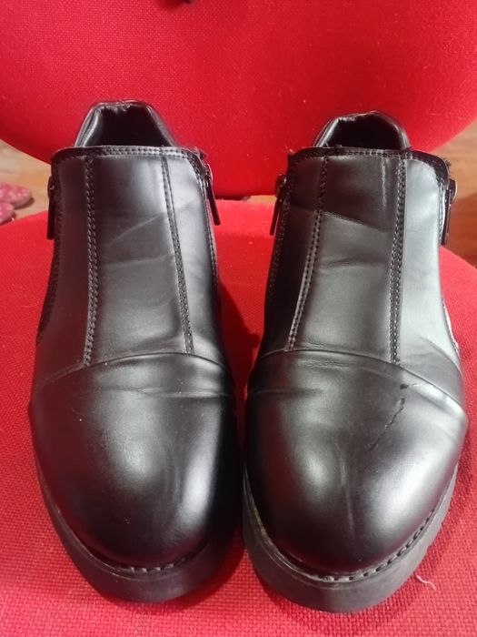 Обувь зимняя Новая,роз 42.внутри утеплённая с мехом.в отличном состоян