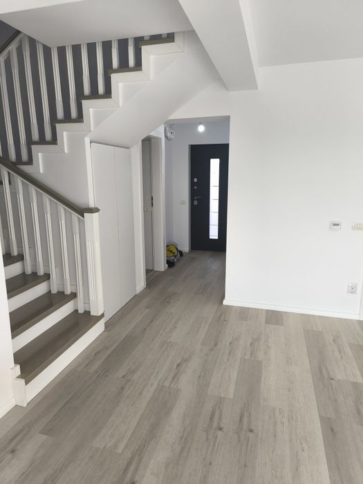 Vând casă în Măgurele, 3 dormitoare, 3 bai, bucătărie închisă