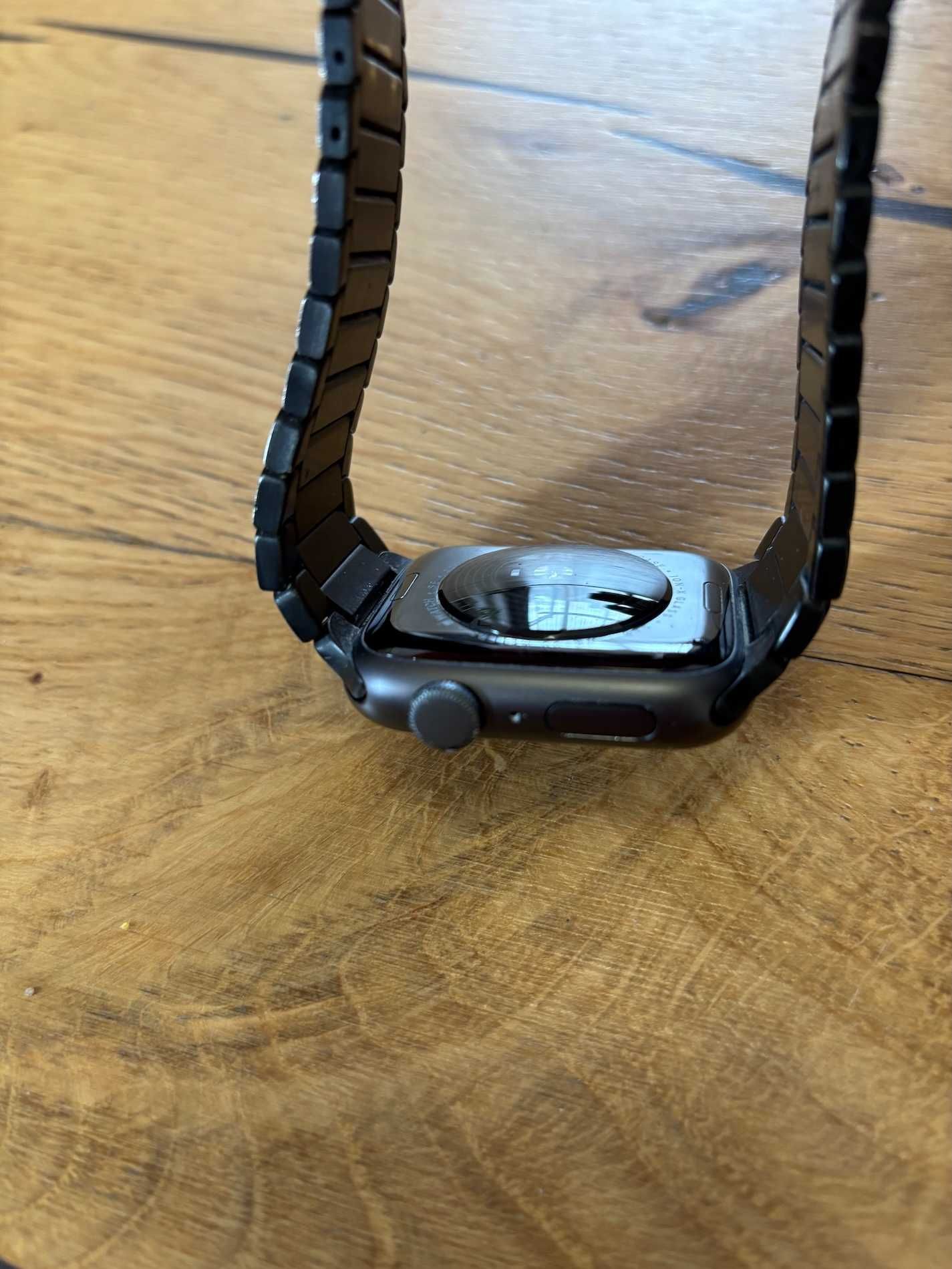 Apple Watch SE GPS, 44mm - Space Gray Aluminium
