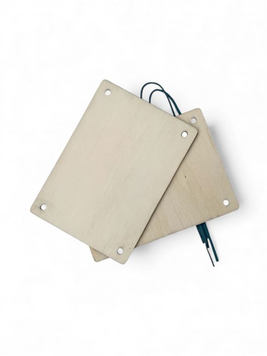 Felicitare din lemn gravată