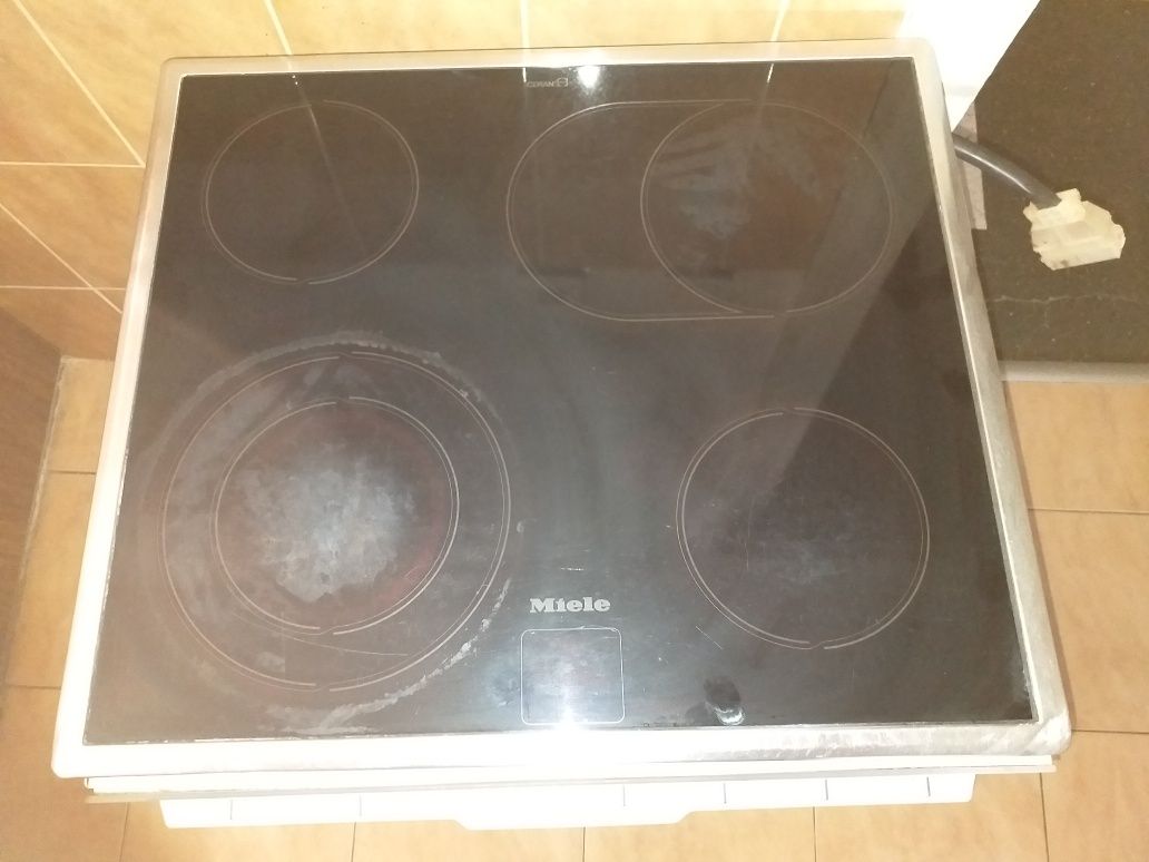 Печка Miele с керамичен  котлон