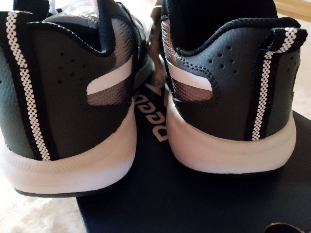 Оригинални дамски маратонки Reebok естествена кожа и текстил номер 38