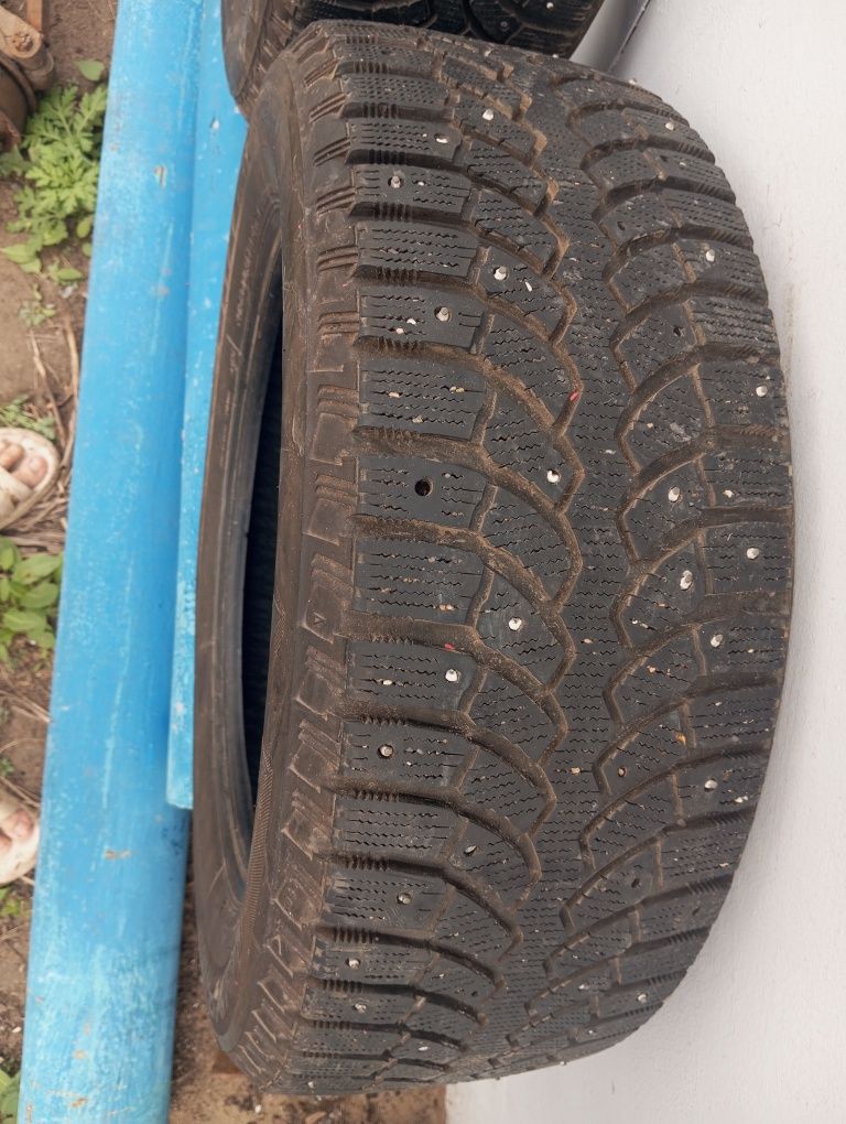 Продам зимнюю резину R-15. R-16.