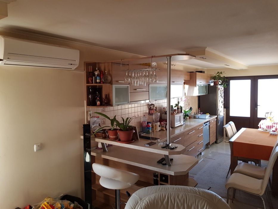 Vond Casa cu 4Camera cu Garaj Complet Mobilat-Utilat  in SANTION