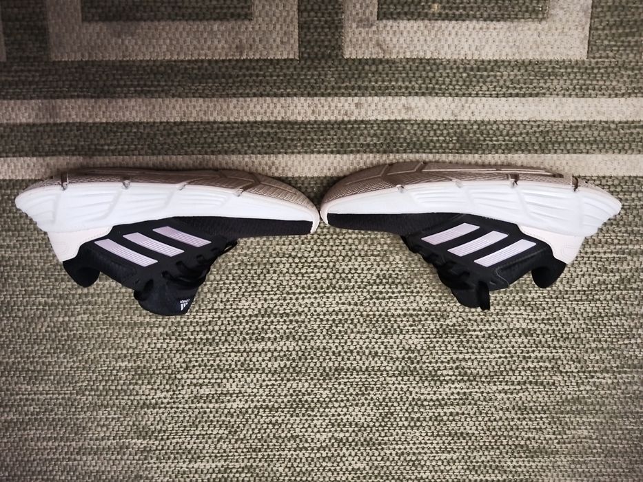 Продавам маратонки Adidas