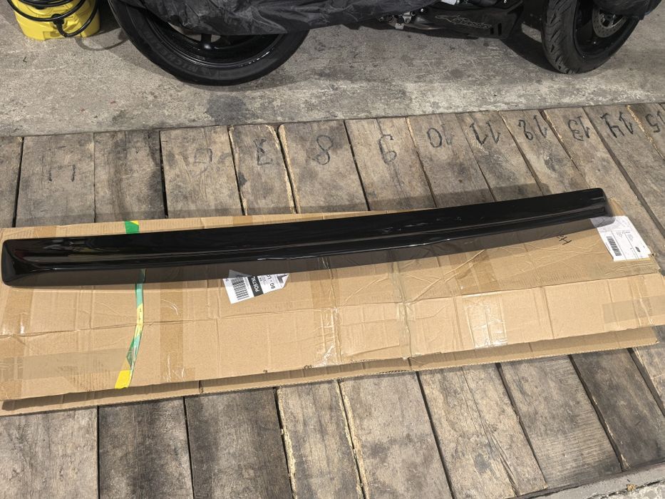 Спойлер Dodge Challenger