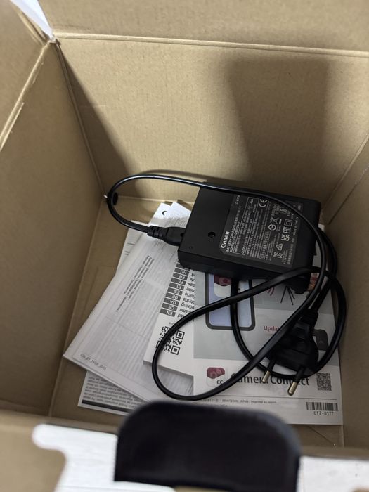 Vand aparat foto CANON EOS R50,cu obiectiv 18-45 mm