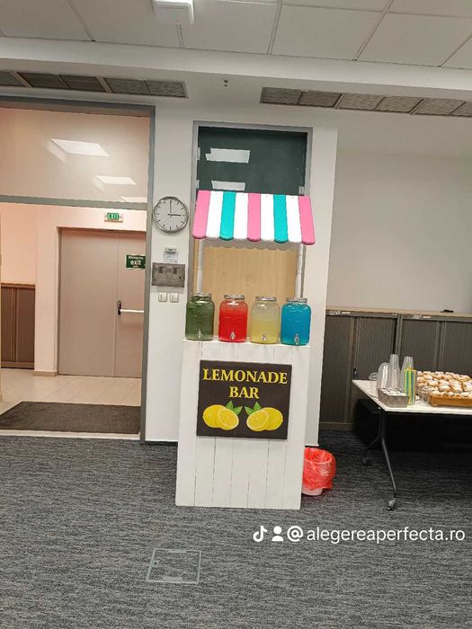 Toneta de limonada clătite hott dog vata de zahar