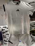 Екипи Adidas и Under Armour