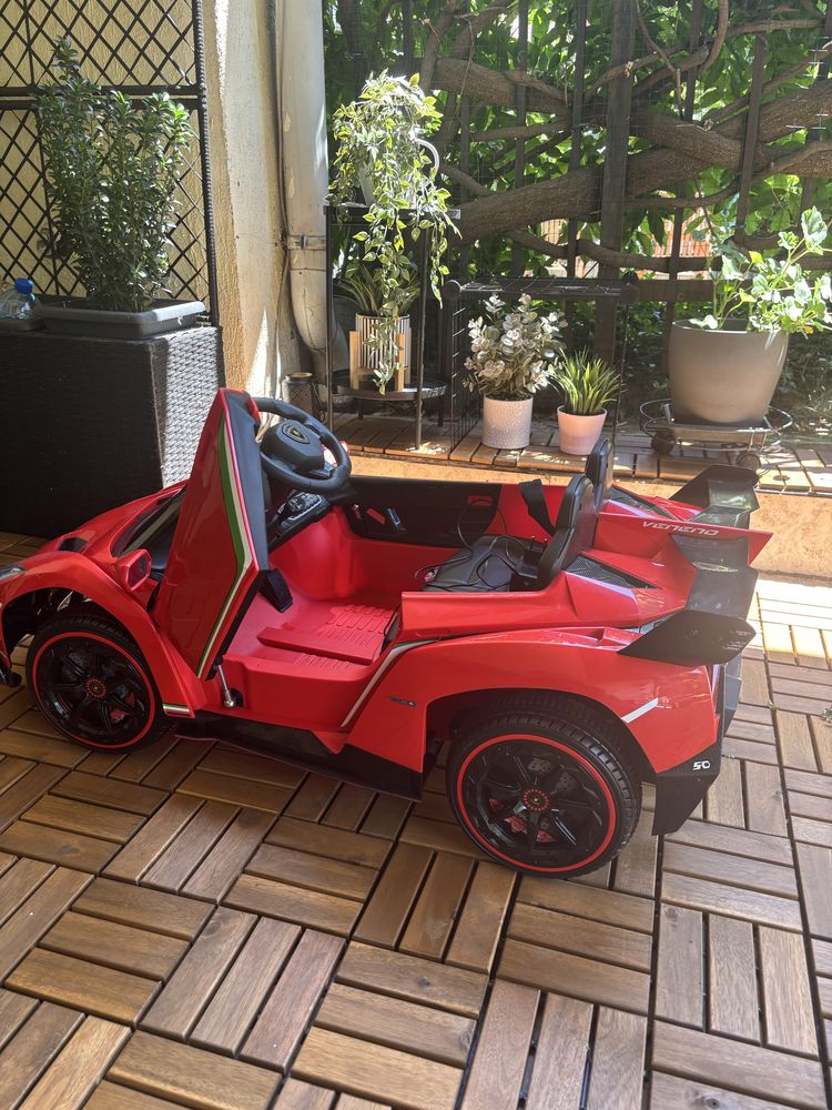 Електрическа количка Lamborghini Veneno.