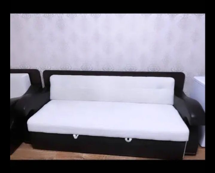 Продам диван с креслом.