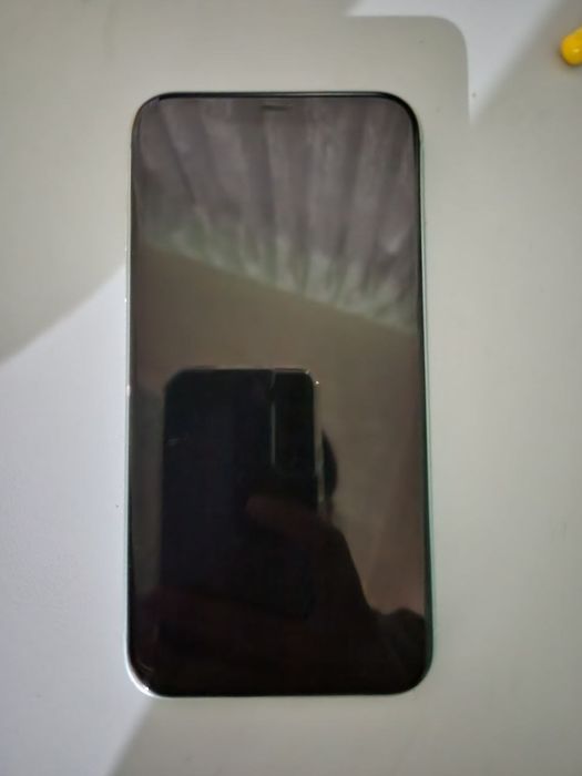 Ayfon 11 ochilmagan ayolim ishlatadi.yaxshi petnolari yuq