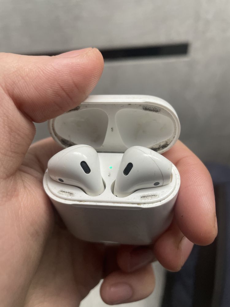 Apple AirPods 2nd Generation