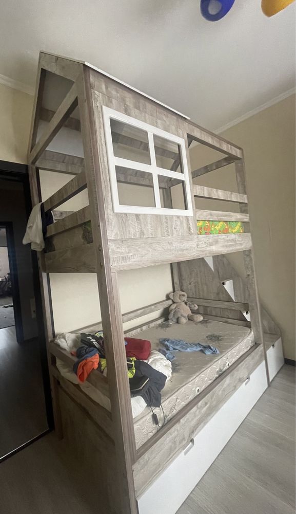 Продается детская кровать, 2х этажная