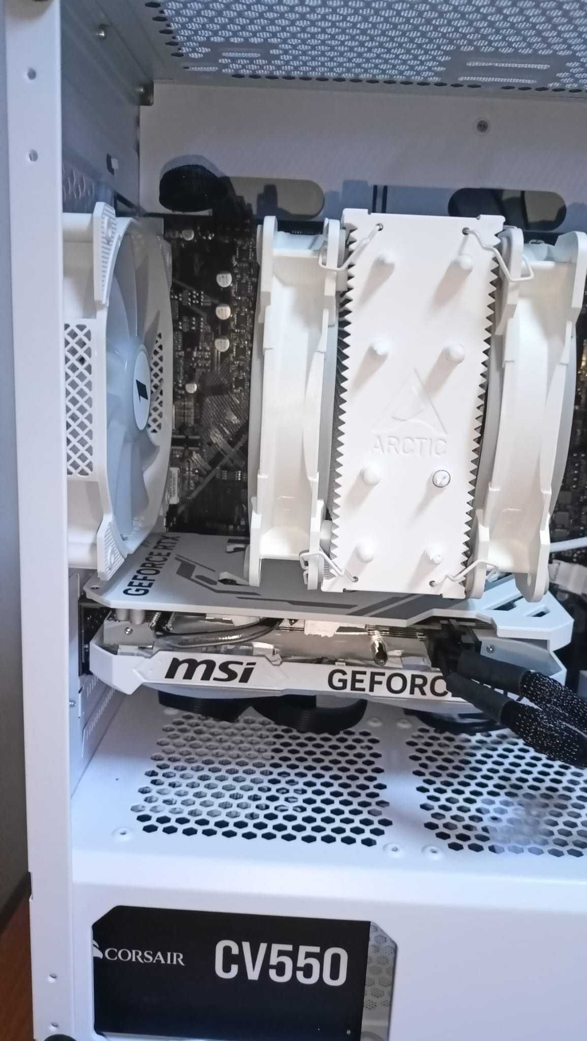 PC gaming white build