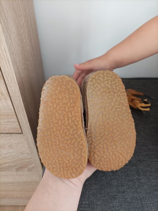 Ghetuțe îmblănite din piele