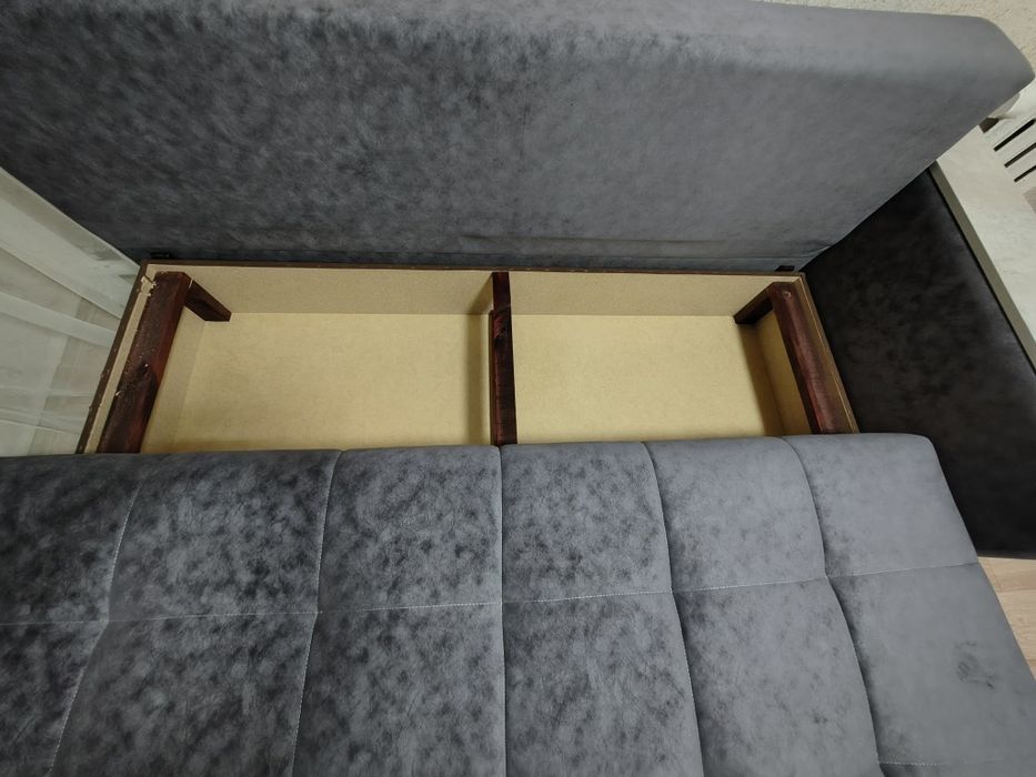 Диван в отличном состоянии, почти новая