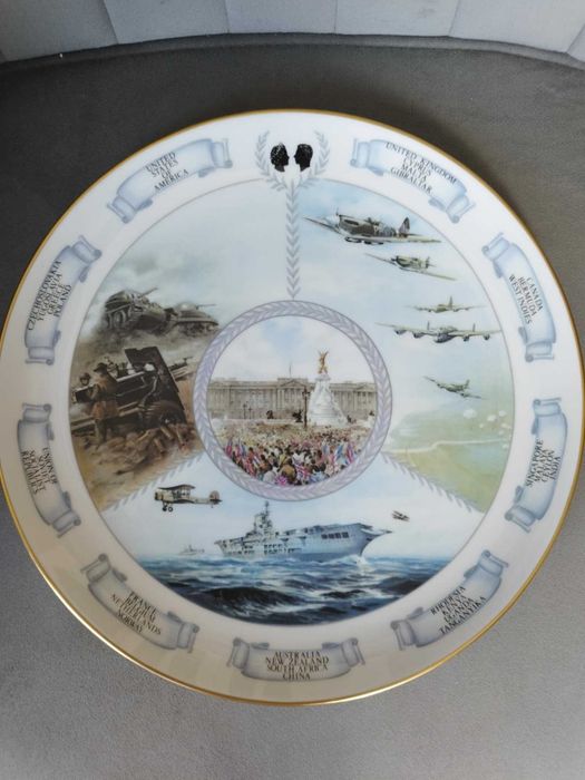 Юбилейна чиния произведена от Coalport Fine Bone China in England ВСВ